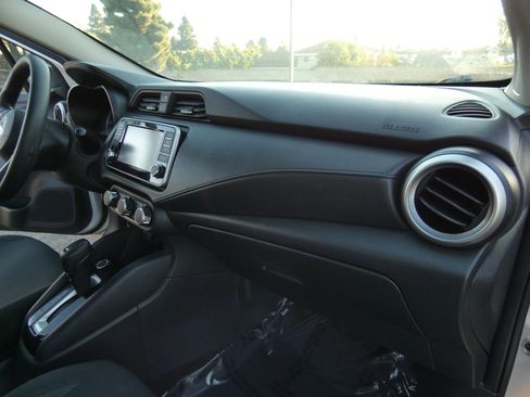 Used 2020 Nissan Versa S image 24