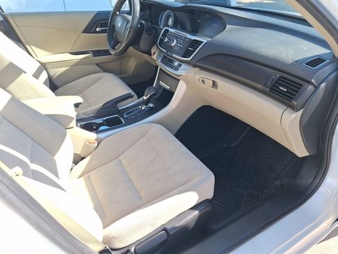 Used 2015 Honda Accord EX image 32