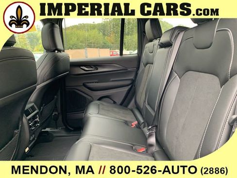 New 2025 Jeep Grand Cherokee Altitude image 18