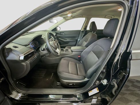 Used 2025 Nissan Altima 2.5 SV FWD image 13