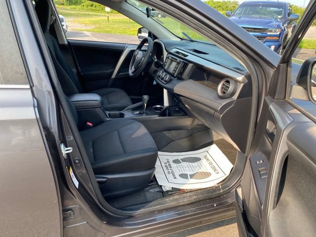 Used 2016 Toyota RAV4 LE AWD/4WD image 16