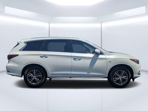 Used 2019 INFINITI QX60 Luxe w/ Essential Package FWD image 2