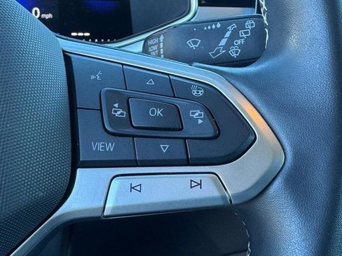 Used 2025 Volkswagen Taos SE image 19