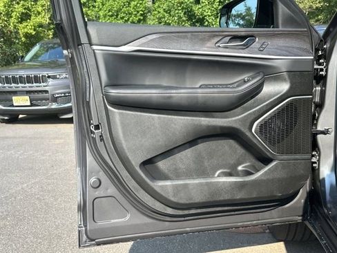 New 2025 Jeep Grand Cherokee Limited w/ Luxury Tech Group II image 10