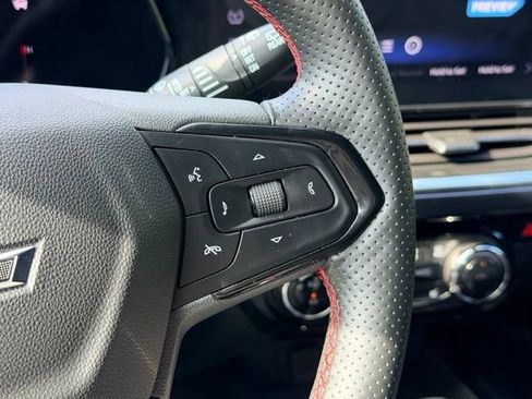 Used 2025 Chevrolet Trax RS w/ Sunroof Package FWD image 11