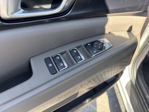 Certified 2026 Kia Carnival FWD image 10