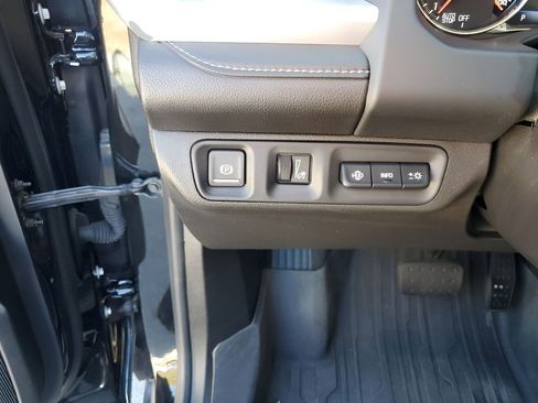 Used 2023 GMC Acadia SLT w/ Technology Package image 33