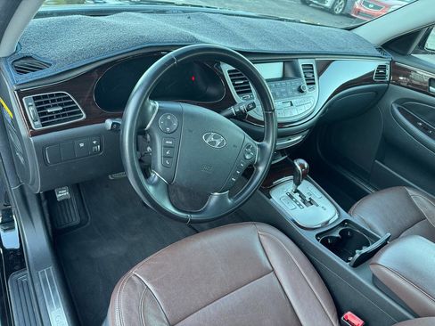 Used 2013 Hyundai Genesis 3.8 image 10