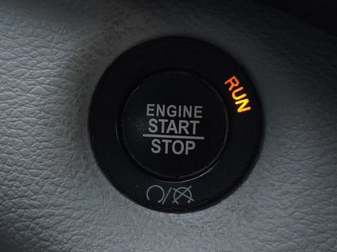 Used 2019 Jeep Cherokee Limited w/ Technology Group AWD/4WD image 23
