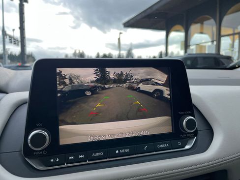 Used 2025 Nissan Rogue SV image 24