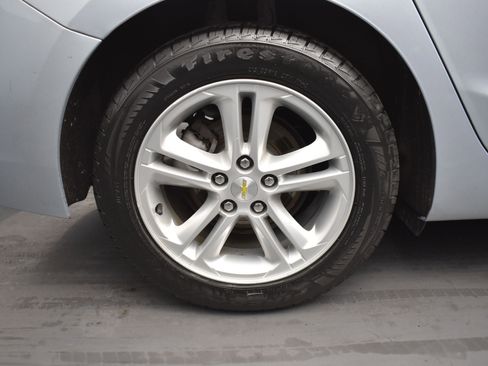 Used 2017 Chevrolet Cruze LT image 20
