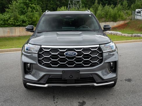 Used 2025 Ford Explorer Platinum AWD/4WD image 2