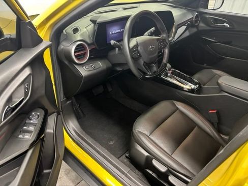 Used 2024 Chevrolet Trax RS w/ Sunroof Package FWD image 15