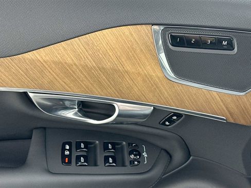 Used 2025 Volvo XC90 B5 Plus w/ Protection Package Premier image 17