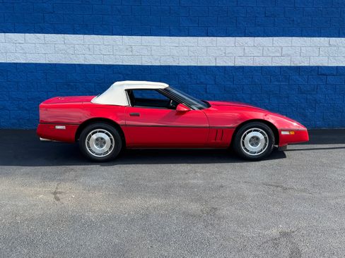 Used 1987 Chevrolet Corvette Convertible RWD image 3