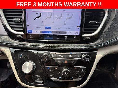 Used 2021 Chrysler Pacifica Touring-L FWD image 19