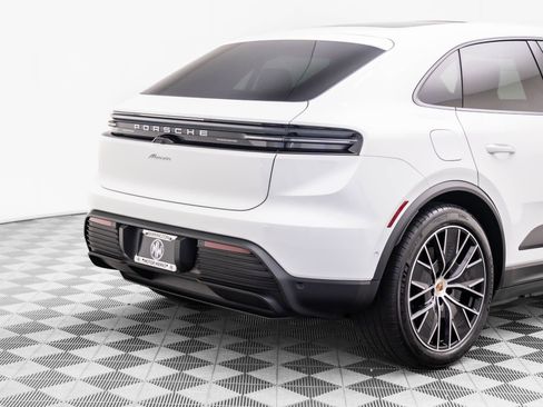 Certified 2025 Porsche Macan Electric image 36
