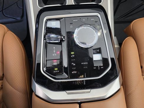 Used 2023 BMW 740i image 28