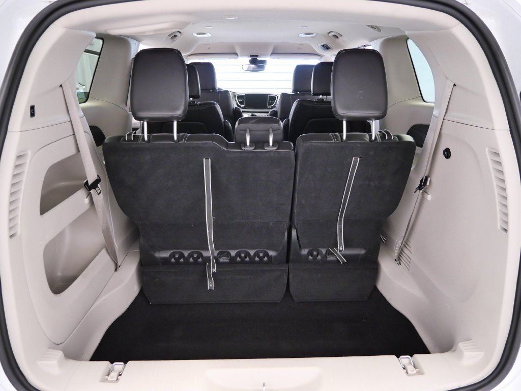 Certified 2023 Chrysler Pacifica Touring-L FWD image 17