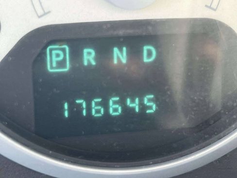 Used 2008 Chrysler Town & Country Limited w/ Entertainment Group #3 FWD image 10