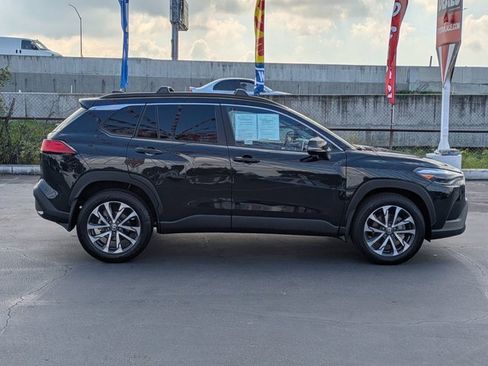 Used 2024 Toyota Corolla Cross XLE image 4