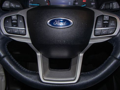 Used 2023 Ford Explorer XLT w/ Equipment Group 202A AWD/4WD image 11