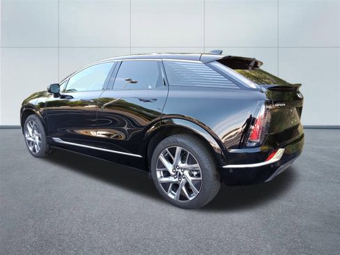 Used 2025 Cadillac Optiq Luxury 2 w/ LPO, Floor Liner Package image 3
