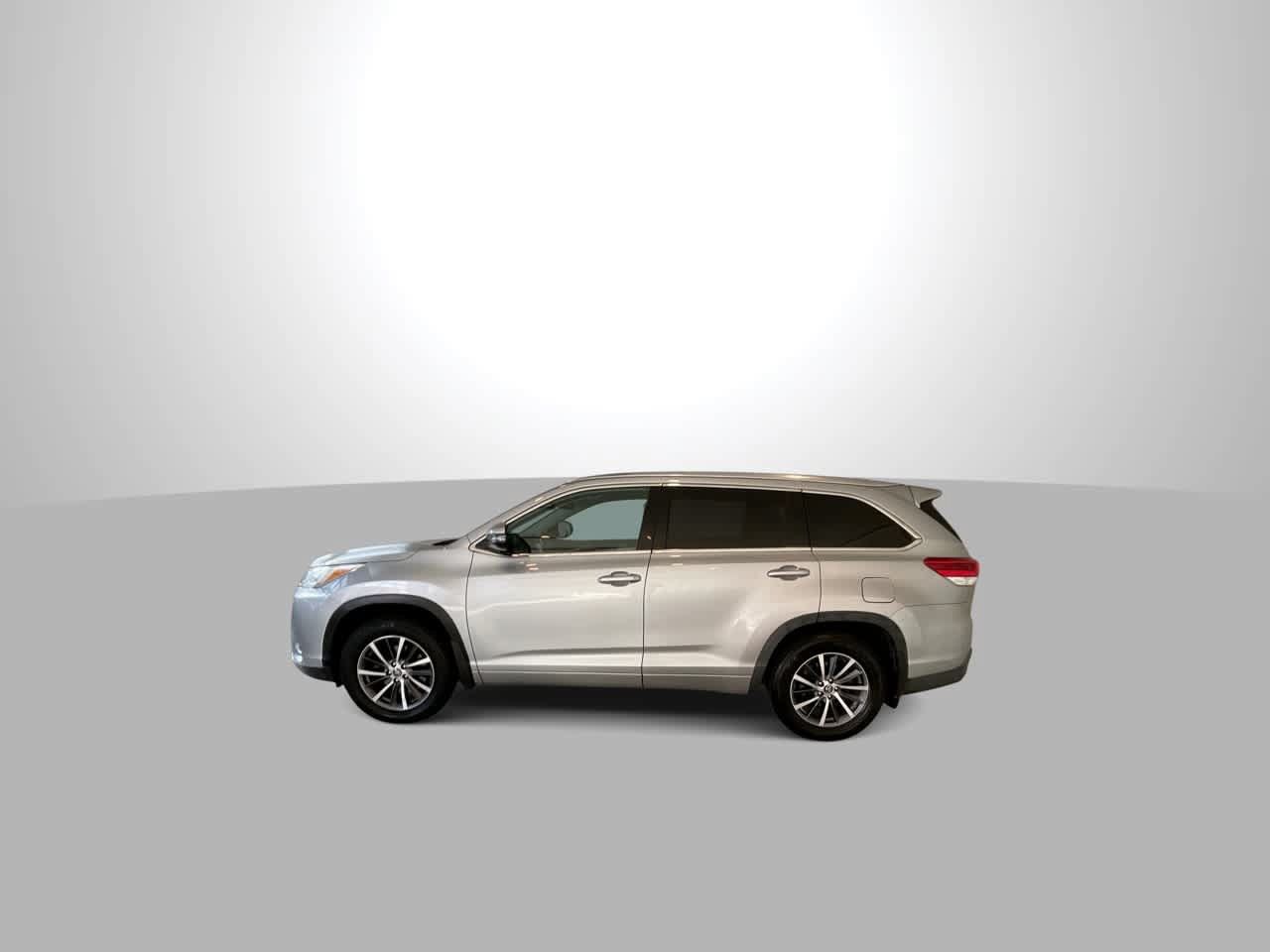 Used 2018 Toyota Highlander XLE AWD/4WD image 5