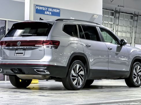 Used 2024 Volkswagen Atlas SE image 8