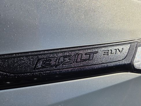 Used 2023 Chevrolet Bolt EUV LT w/ Convenience Package FWD image 17