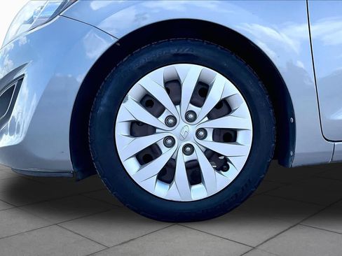 Used 2016 Hyundai Elantra GT FWD image 11