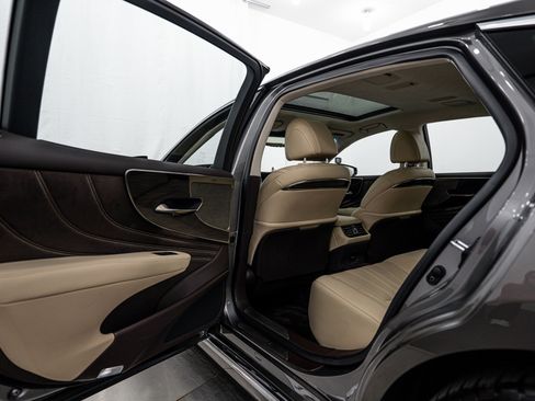 Used 2019 Lexus LS 500 AWD w/ Interior Upgrade Package image 18