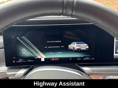 Used 2025 BMW 740i xDrive image 19