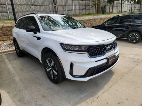 Certified 2022 Kia Sorento S FWD image 1