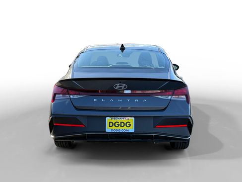 New 2025 Hyundai Elantra Sport image 4