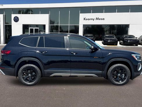 New 2025 Volkswagen Atlas Peak Edition SE image 3