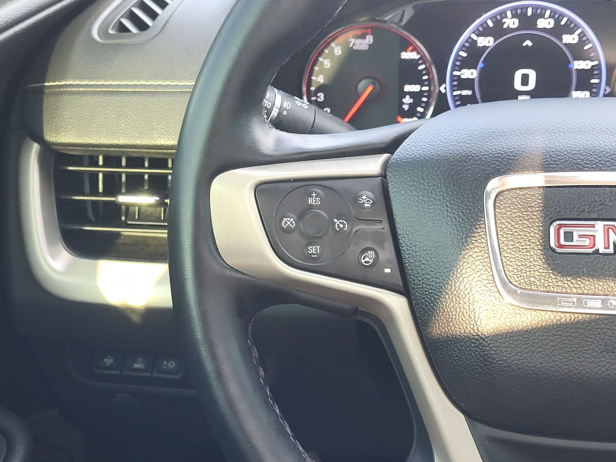 Used 2024 GMC Terrain Denali w/ Denali Premium Package AWD/4WD image 13