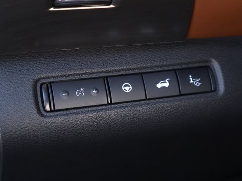 Used 2024 Nissan Pathfinder Platinum image 13