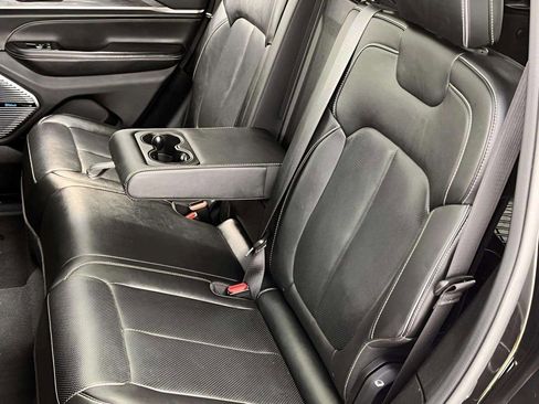 Used 2022 Jeep Grand Cherokee Overland image 15