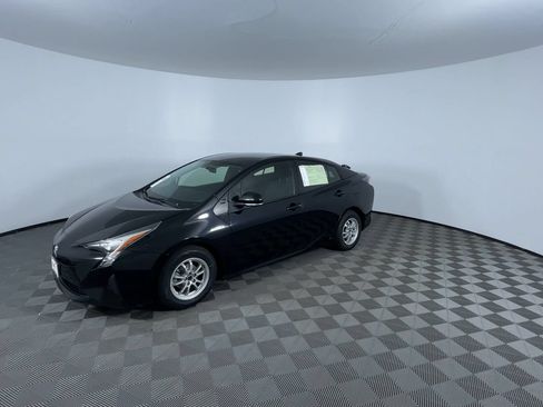 Used 2016 Toyota Prius Two FWD image 4