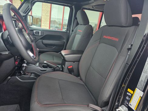 Used 2023 Jeep Gladiator Rubicon w/ Cold Weather Group image 10