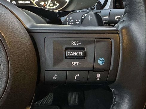 Used 2024 Nissan Pathfinder SV image 23