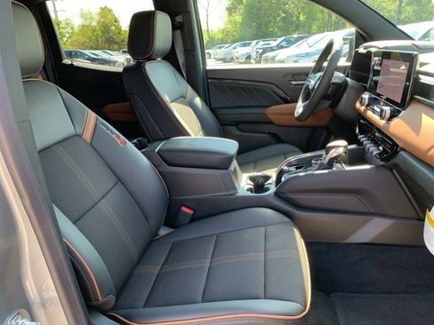 New 2025 GMC Canyon AT4 w/ Nightfall Edition image 28