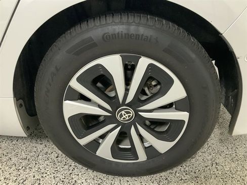 Used 2019 Toyota Prius Prime Advanced image 9