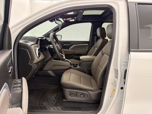 Used 2024 Chevrolet Colorado ZR2 w/ ZR2 Convenience Package III image 5