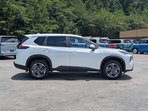 Used 2026 Nissan Rogue SV FWD image 10