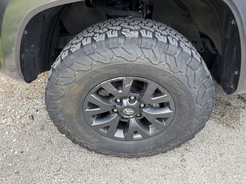 Used 2023 Toyota Tacoma SR5 w/ Technology Package AWD/4WD image 13