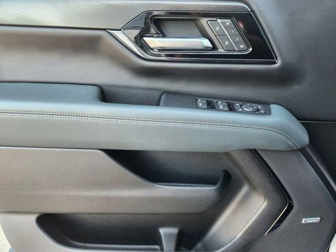 Used 2025 GMC Yukon XL AT4 w/ AT4 Premium Package image 26