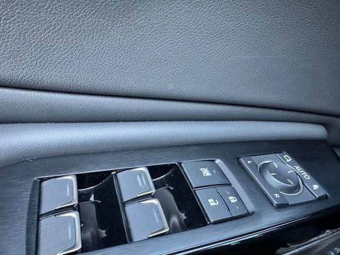 Used 2024 Lexus ES 300h F Sport image 18