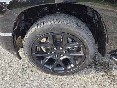 Used 2024 RAM 1500 Laramie AWD/4WD image 12